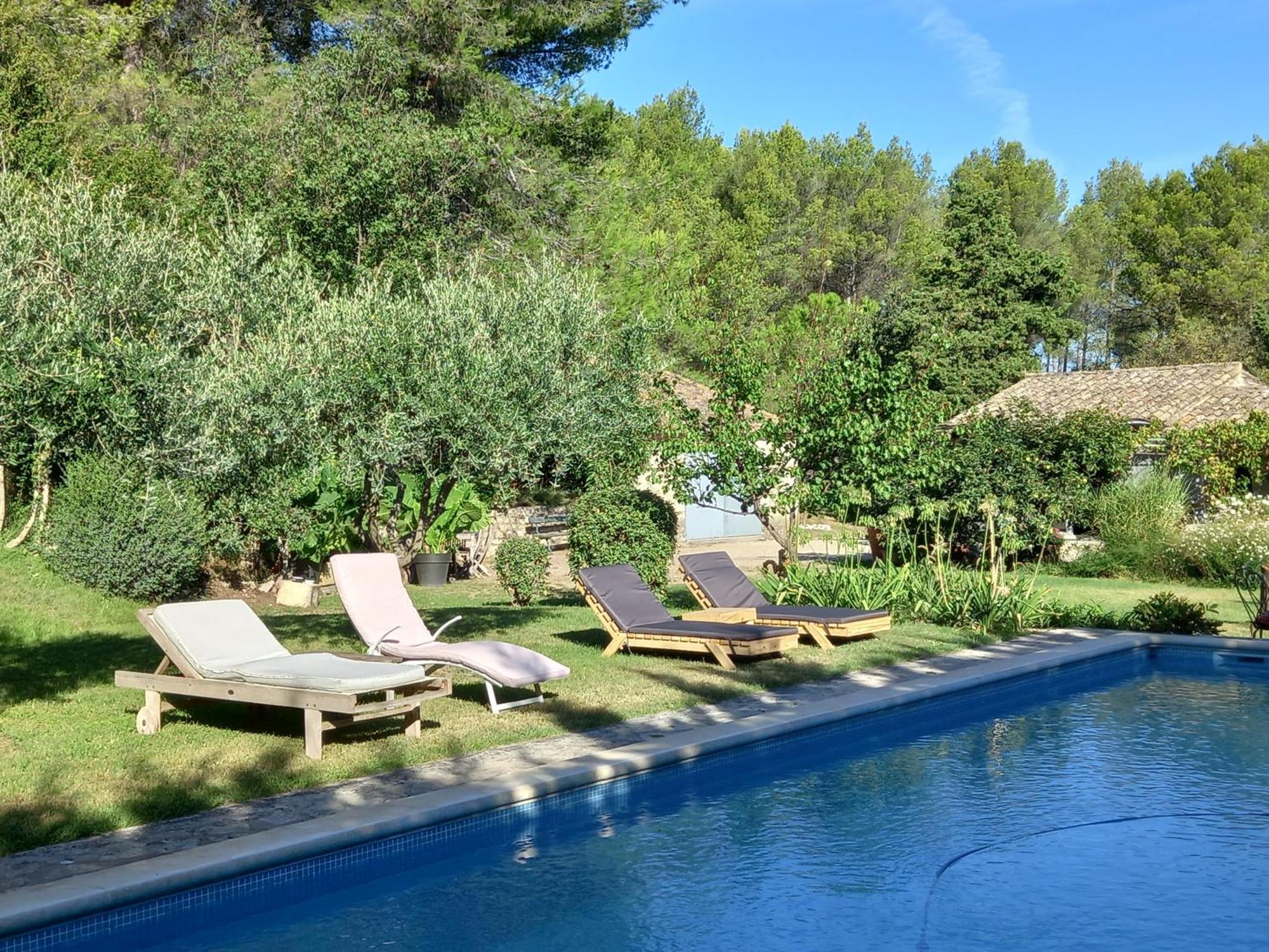 La Roulotte Du Petit Paradis Saint-Remy-de-Provence Exterior photo
